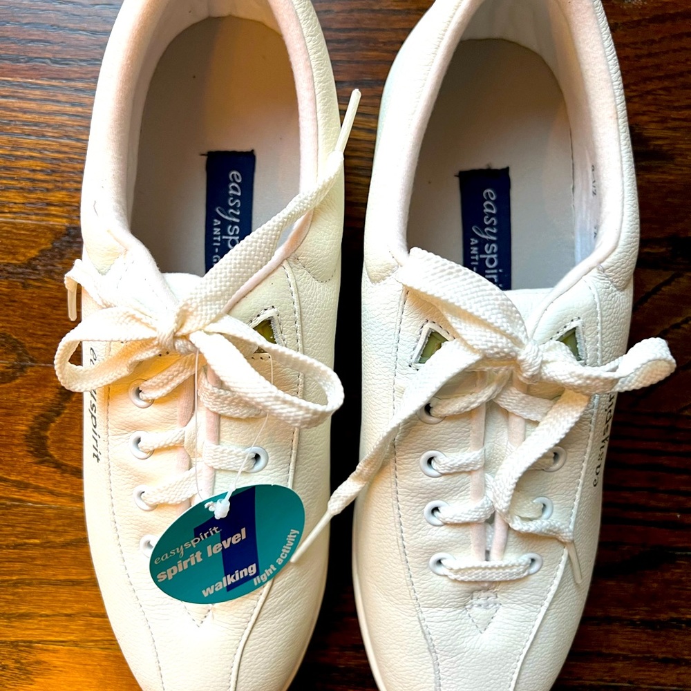 Women’s Easy Spirit walking anti-gravity sneakers -white - size 9 1/2